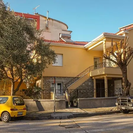 Apartment Vintage Luxury House By The River
