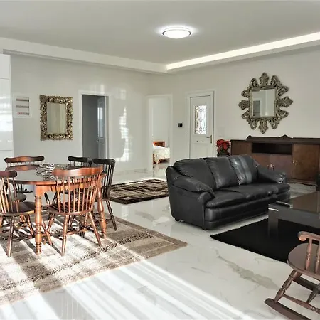 Appartement Vintage Luxury House By The River Tríkala