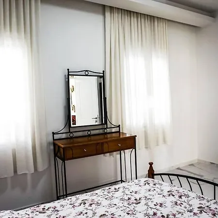 Vintage Luxury House By The River Appartement Tríkala